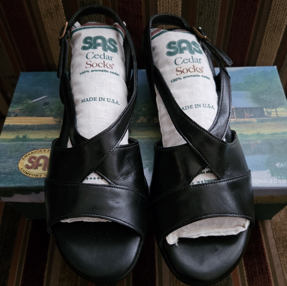 Caress Black SAS leather dress sandals, size 9M NEW